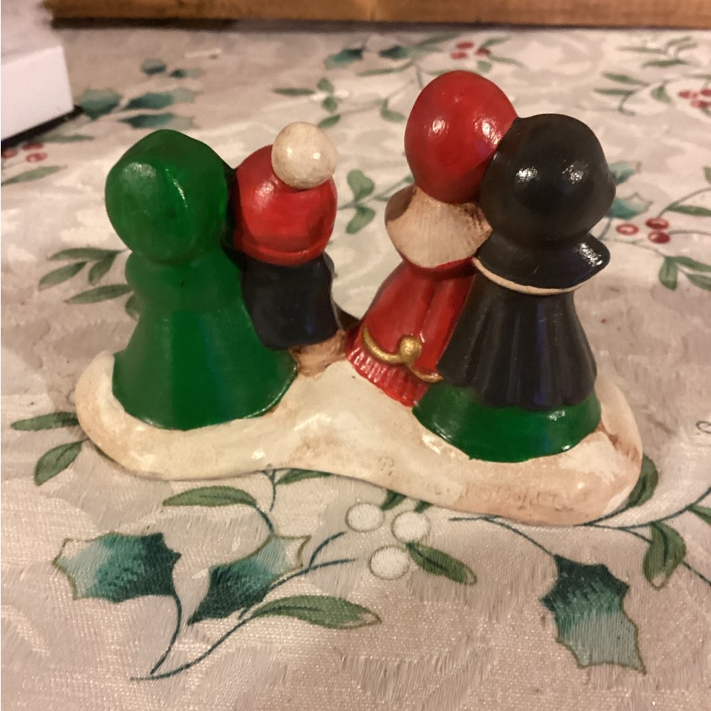 Vintage Mini Fiber Optic Musical Tree & Hand-painted Ceramic Carolers - Picture 7 of 9